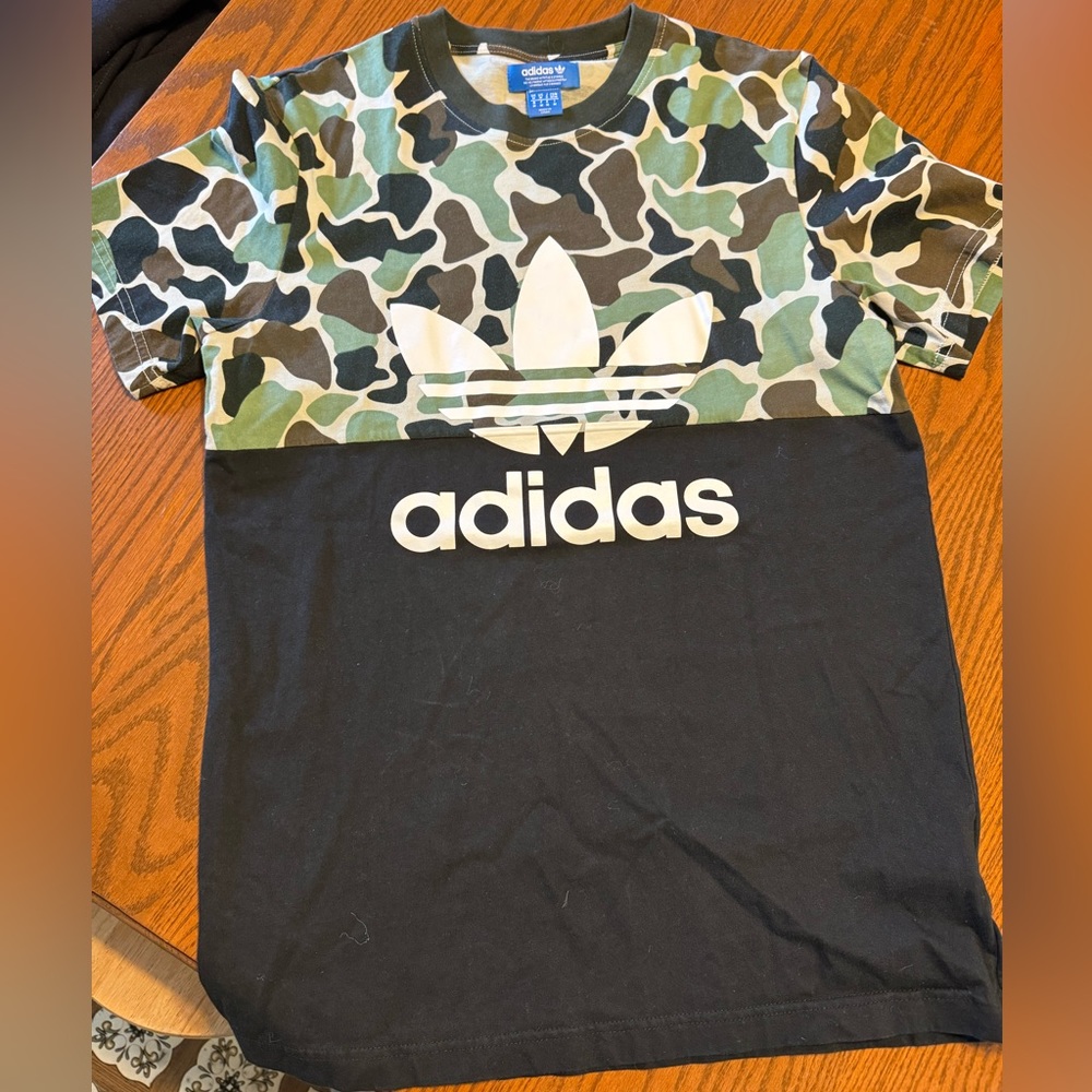 Adidas Size Medium Split Design Tee Shirt Large Trefoil Logo